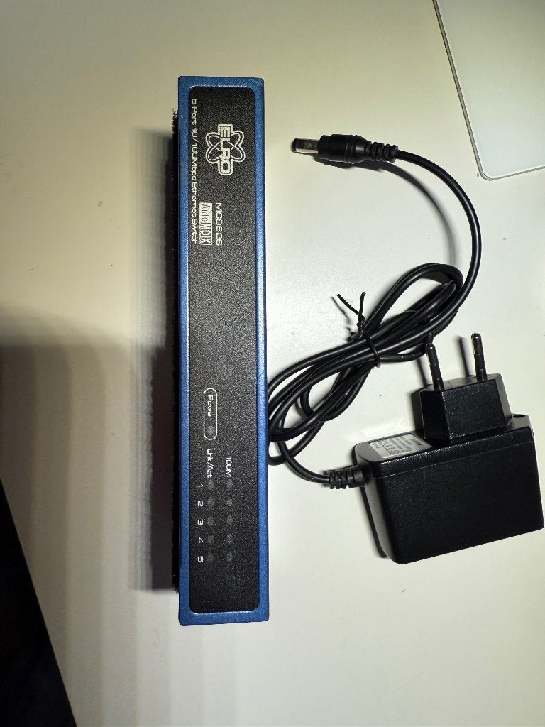Elro 5 ports Switch, Ophalen of Verzenden, Zo goed als nieuw