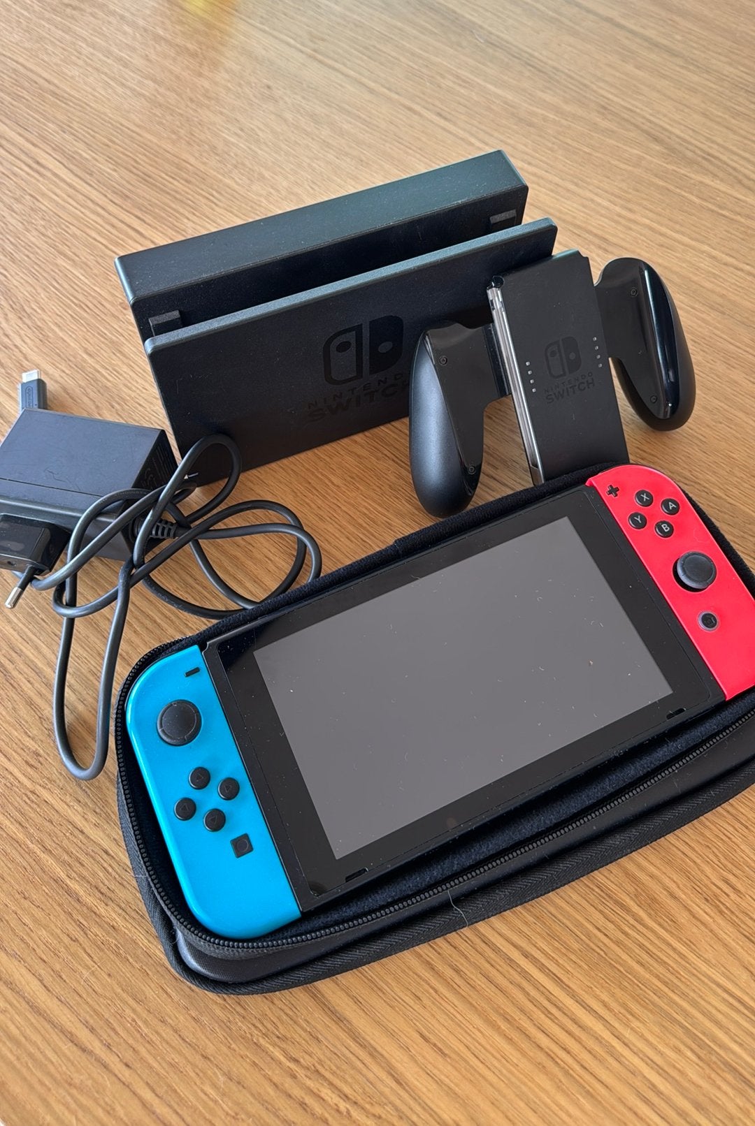 Switch + MicroSD 128GB + Accessories + Case, Ophalen of Verzenden, Zo goed als nieuw, Met 2 controllers, Switch Original