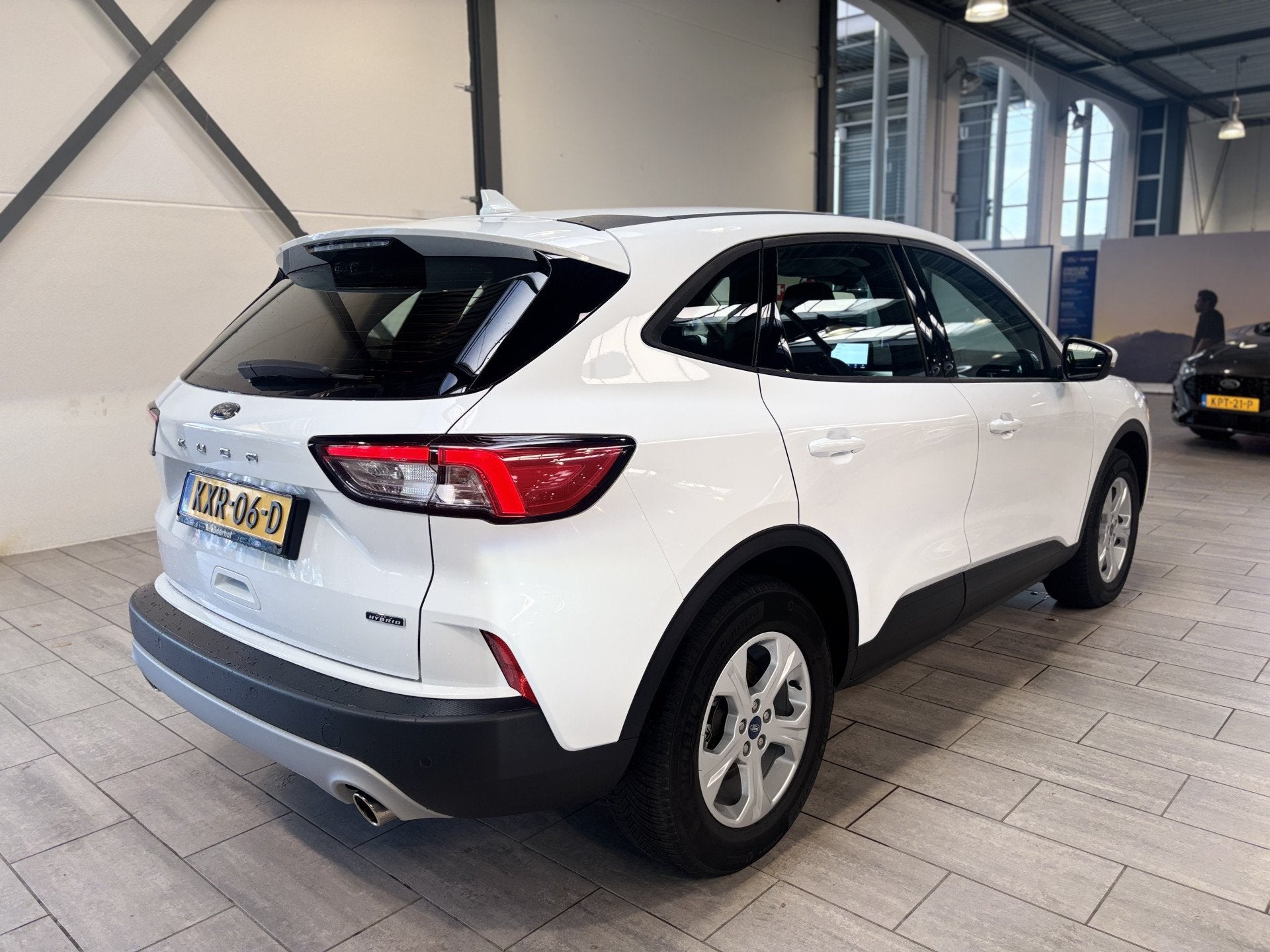 Foto 3 van Ford Kuga 2.5 PHEV Cool & Connect | Winter Pack | Navi | Cli