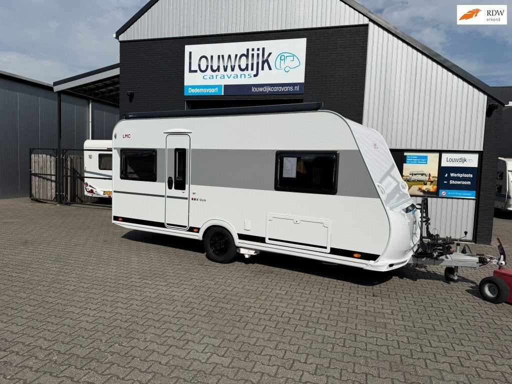 LMC Style 440 D ’24 (Full Option, Fransbed), Caravans en Kamperen, Caravans, Rondzit, Vast bed, Bedrijf, 6 tot 7 meter
