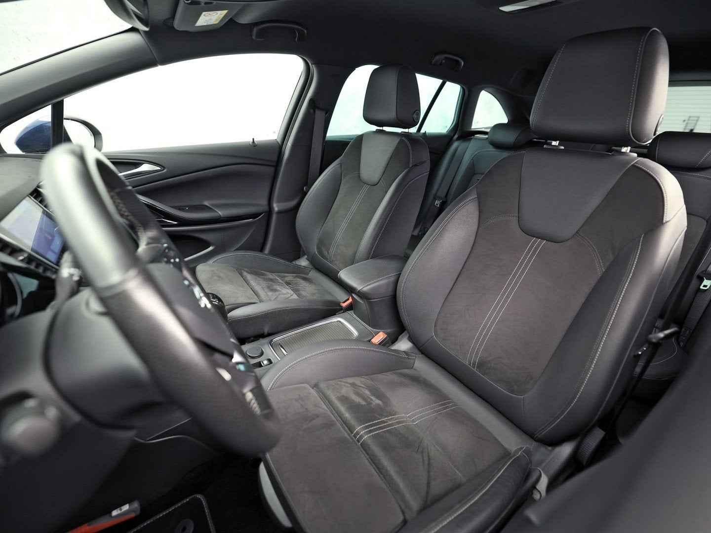 Foto 14 van Opel Astra Sports Tourer 1.2 Launch Sport (VIRTUAL COCKPIT,