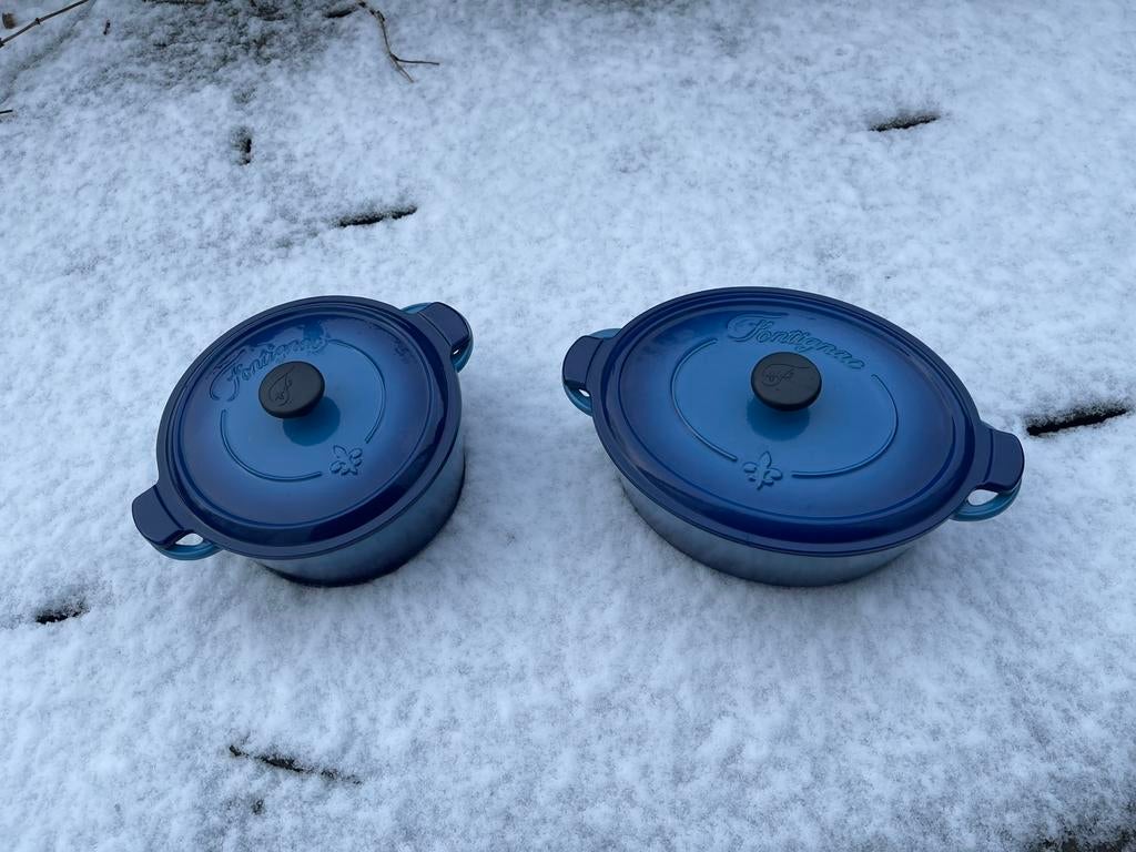 2 nieuwe blauw zwarte braadpannen Fontignac met franse lely, Ophalen of Verzenden, Nieuw, Gietijzer, Koekenpan of Braadpan