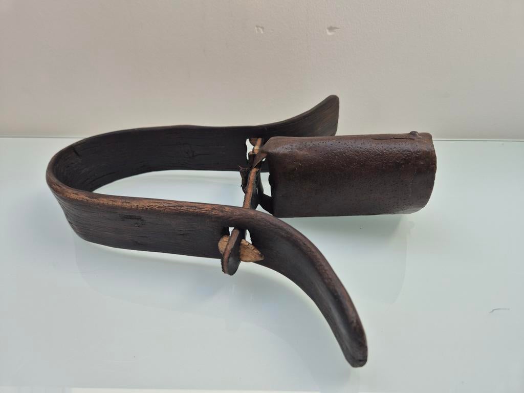 Antieke Franse sonnaille: geitenbel met houten juk, Ophalen of Verzenden