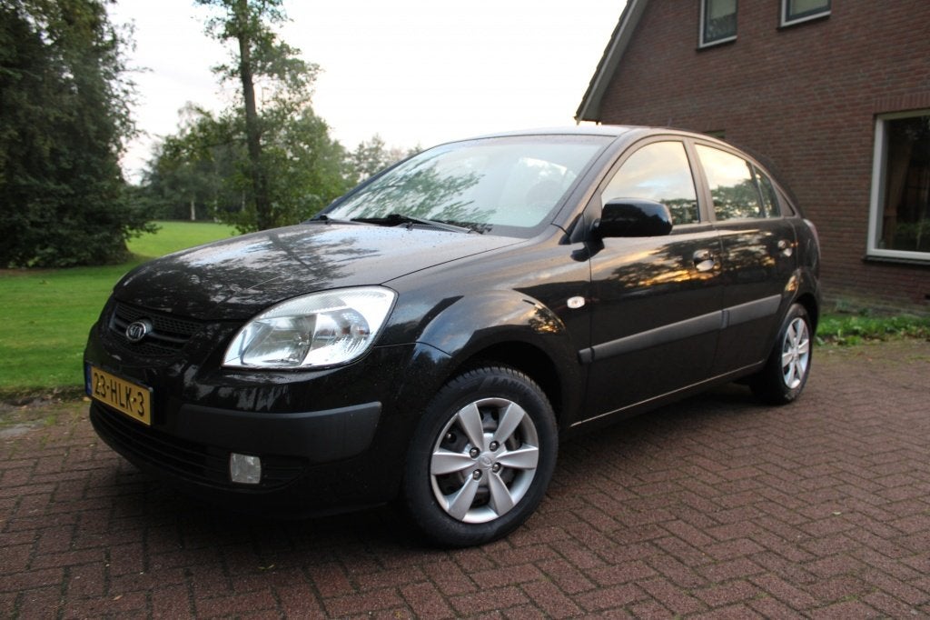 Kia Rio 1.4 X-pect-5 drs-trekhaak-inruil mog (bj 2009), Auto's, Gebruikt, 4 cilinders, 1054 kg, Zwart