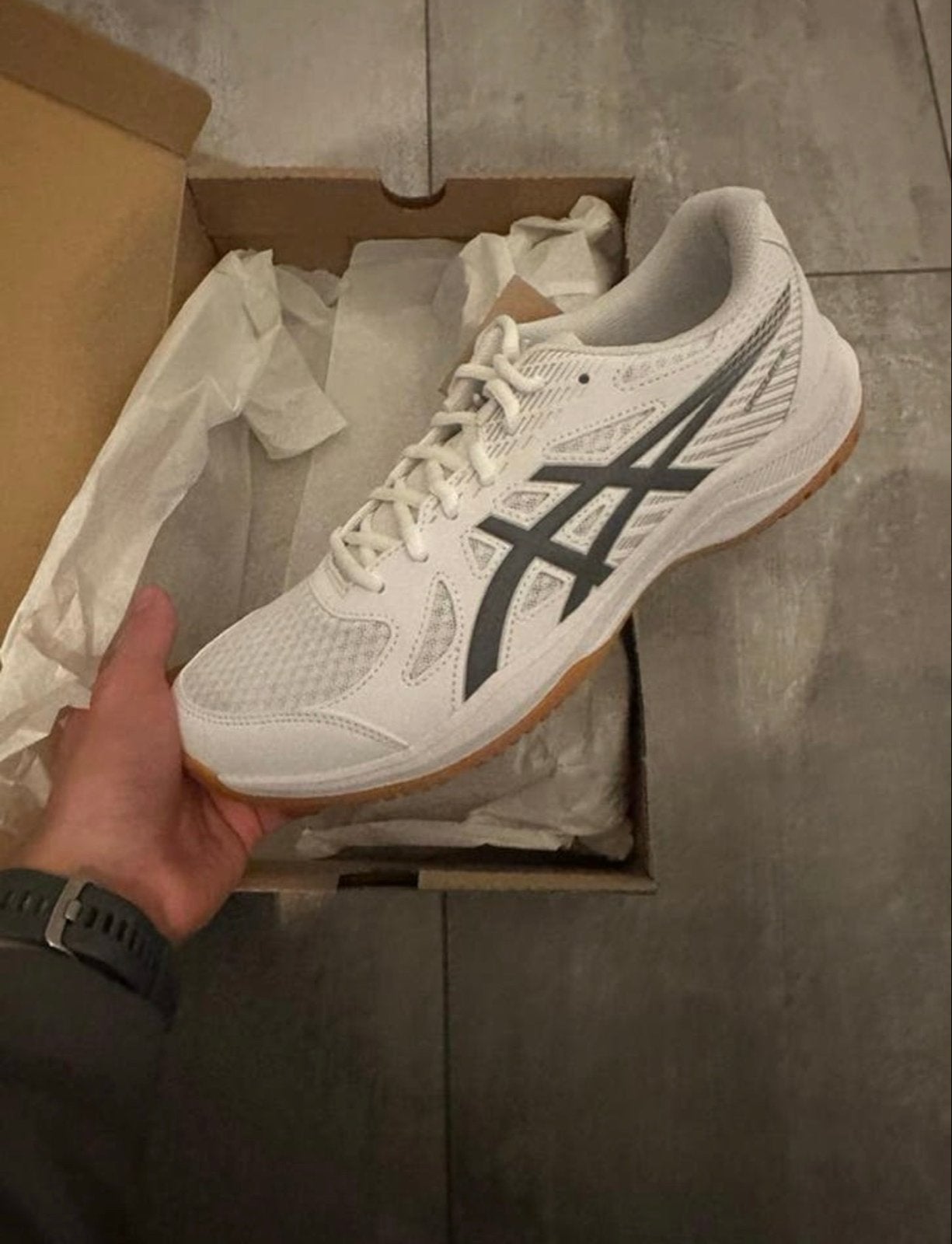 Nieuwe Asics Upcourt 6 zaalsportschoenen wit/carbon EU 43.5, Ophalen of Verzenden, Nieuw