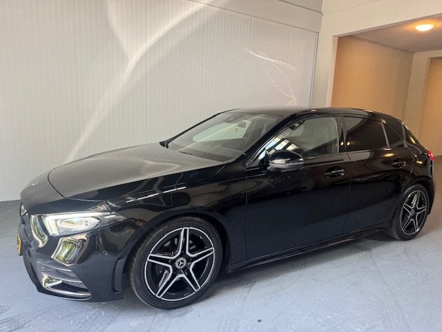 Mercedes-Benz A-Klasse 180 D AMG BLACK EDITION ! (bj 2021), Auto's, Mercedes-Benz, 745 kg, Gebruikt, 4 cilinders, Bedrijf