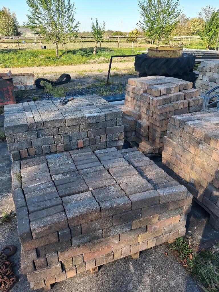 Betonsteen DF 8 cm. en  betonklinker 6 cm. gebruikt, Ophalen, Gebruikt, Klinkers, 10 m² of meer