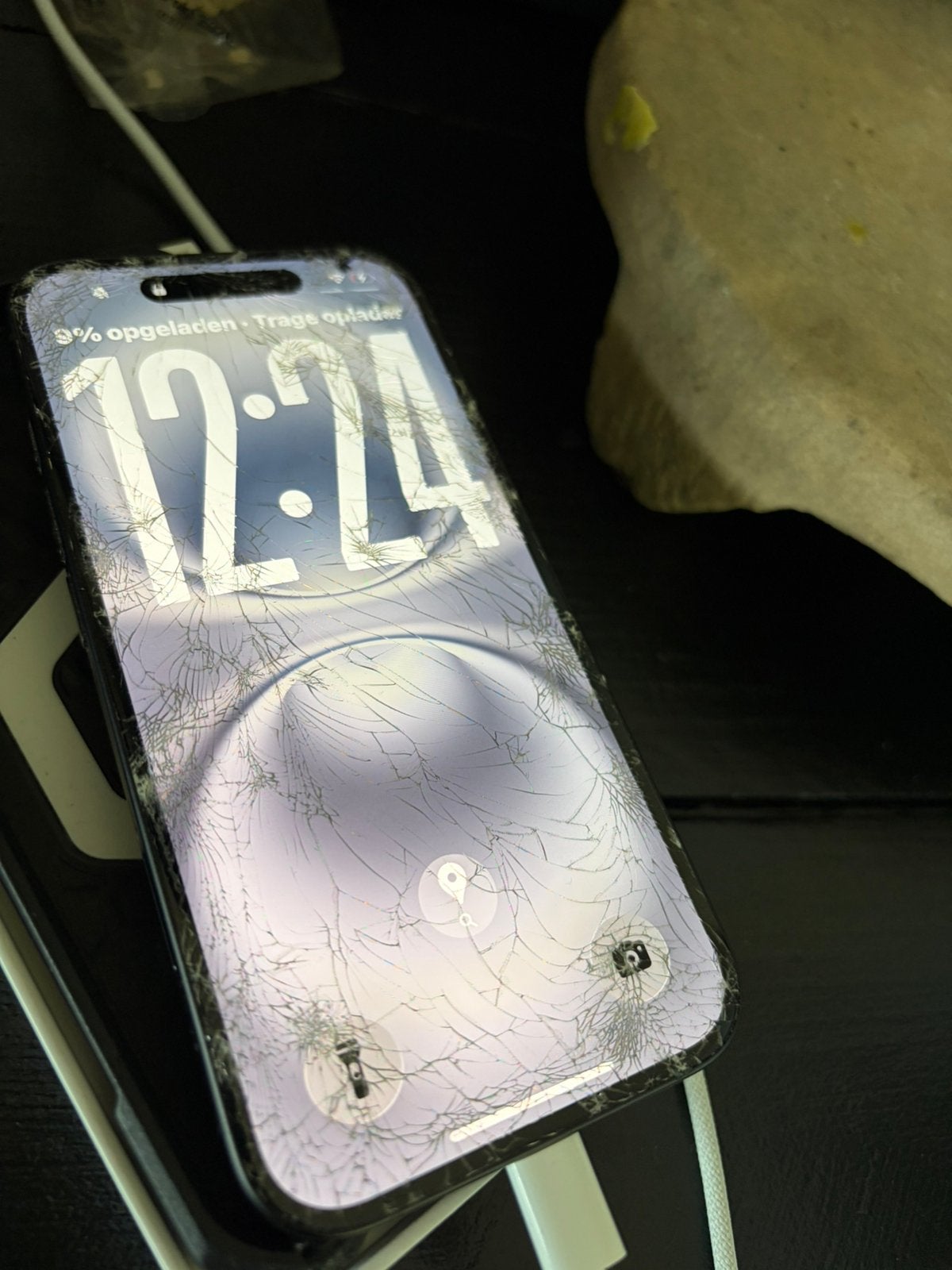Iphone 16 met schade.   BIEDEN, Telecommunicatie, Mobiele telefoons | Apple iPhone, Ophalen, 90 %, 256 GB, IPhone 16