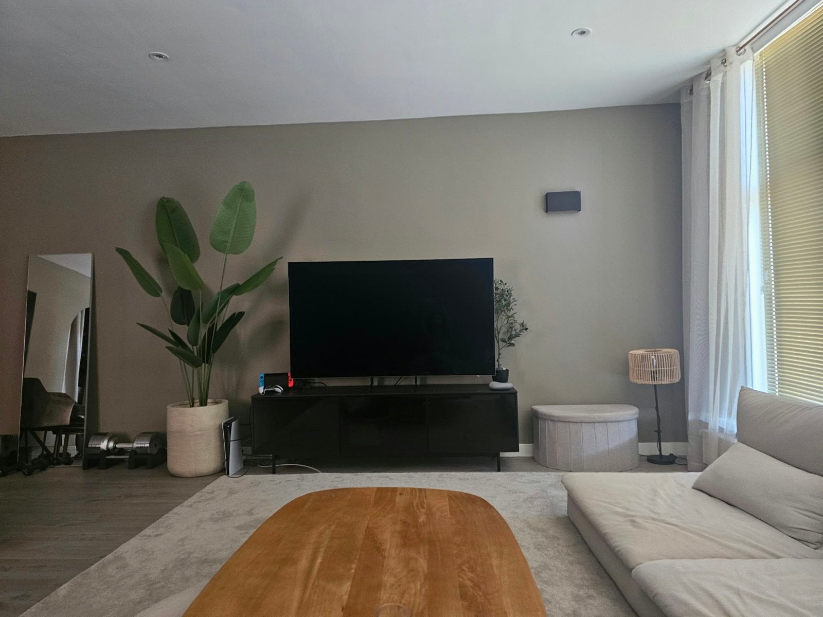 IKEA RANNÅS TV-meubel met deuren, zwart/zwart glas, Huis en Inrichting, Ophalen, 150 tot 200 cm, Zo goed als nieuw, Minder dan 100 cm