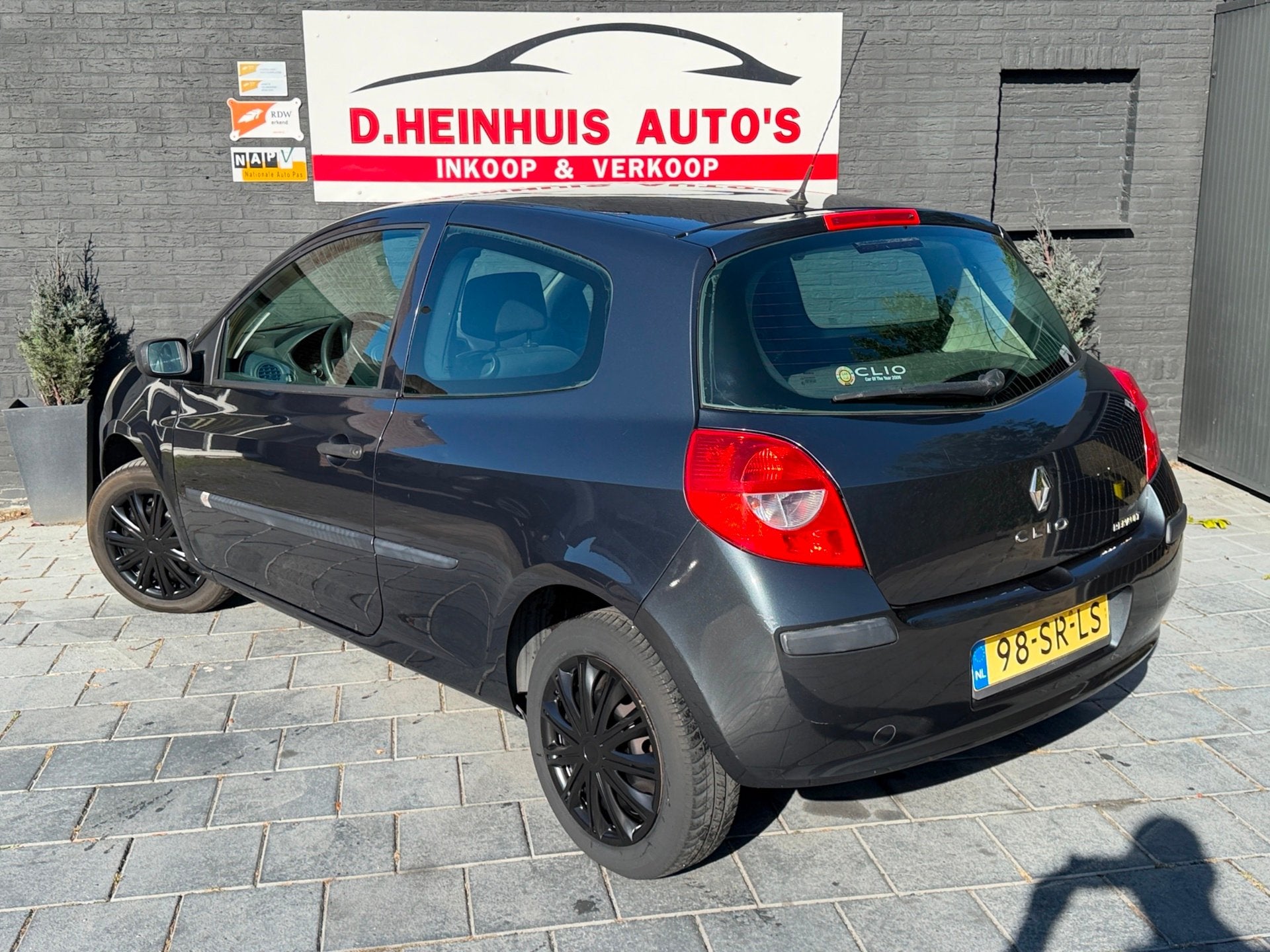 Renault Clio 1.2-16V Expression|114.524KM N.A.P.|AIRCO, Auto's, Voorwielaandrijving, Gebruikt, Zwart, 4 cilinders