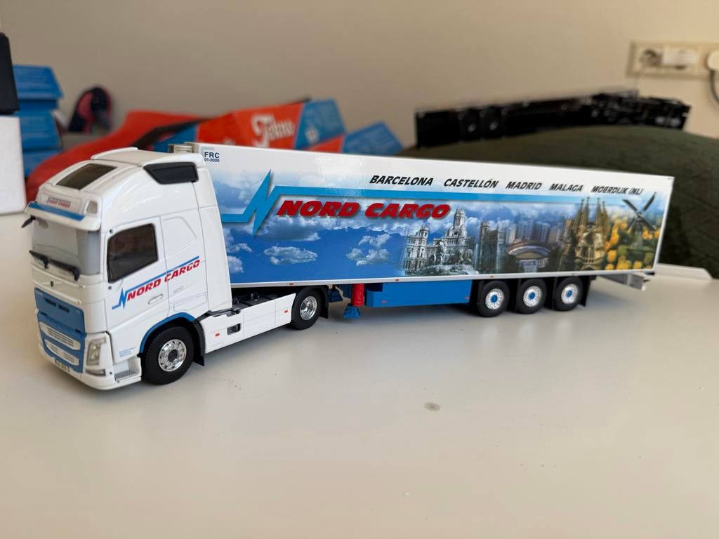 Tekno 074050a Volvo Nord Cargo vrachtwagen model, Hobby en Vrije tijd, Modelbouw | Auto's en Voertuigen, Overige merken, 1:32 tot 1:50