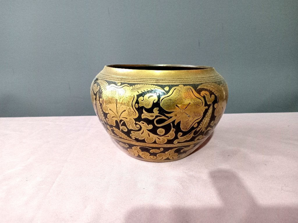 Oosterse koperen pot bokor gegraveerd Indisch, Antiek en Kunst, Geschilderd, Ophalen of Verzenden, Indonesië, Vaas