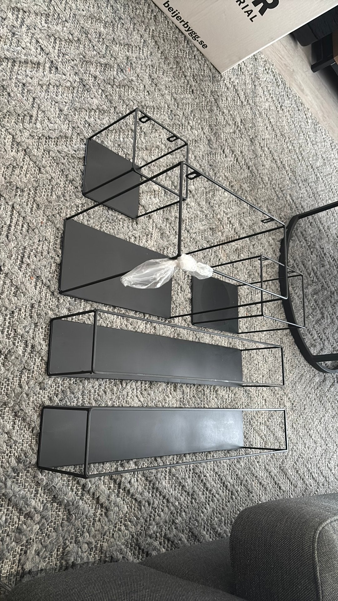 Ikea black metal shelves, Ophalen, Zo goed als nieuw