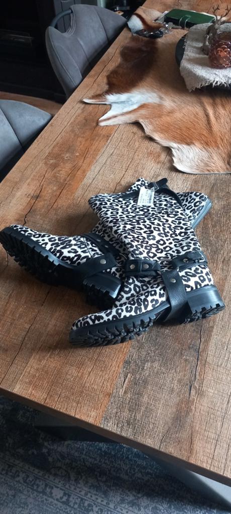 Leopard Print Laarzen met Gespen ( Marccain)., Kleding | Dames, Schoenen, Ophalen, Hoge laarzen, Zwart, Nieuw