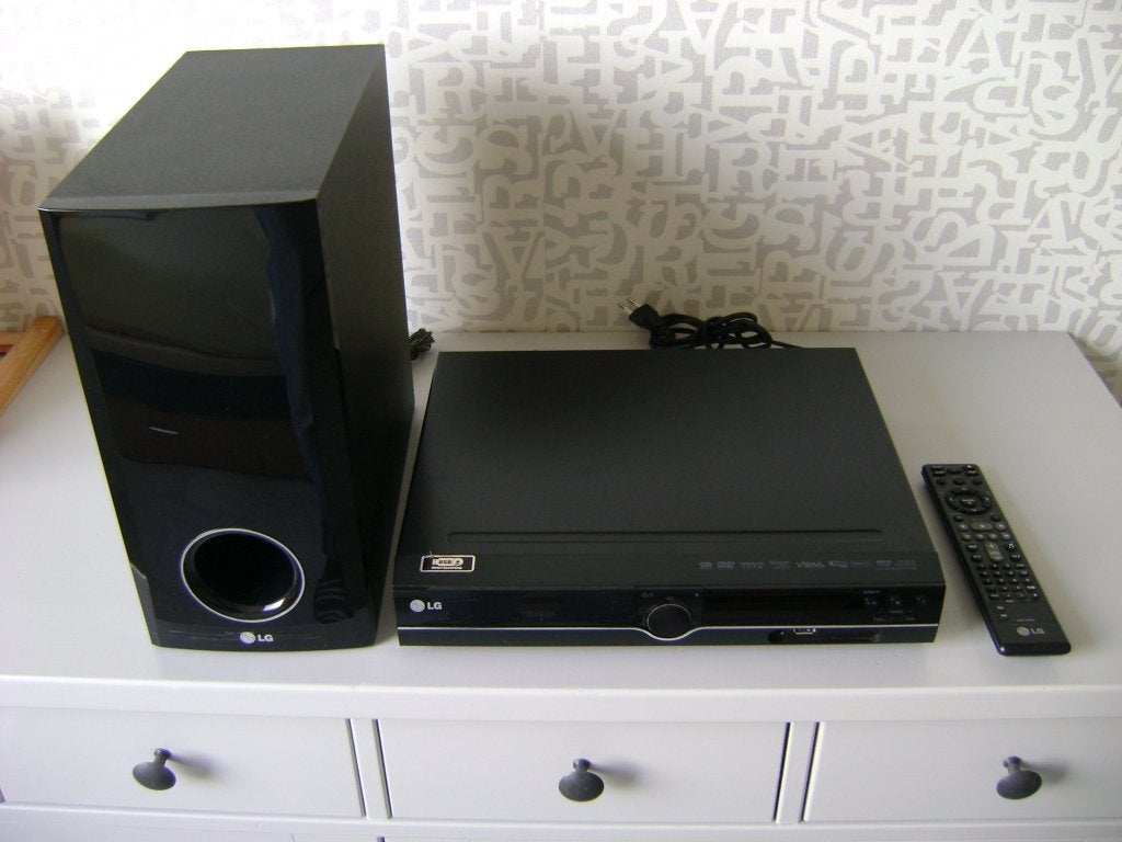 LG home cinema set HT 355SD, Blu-ray-speler, 70 watt of meer, Zo goed als nieuw, 5.1-systeem