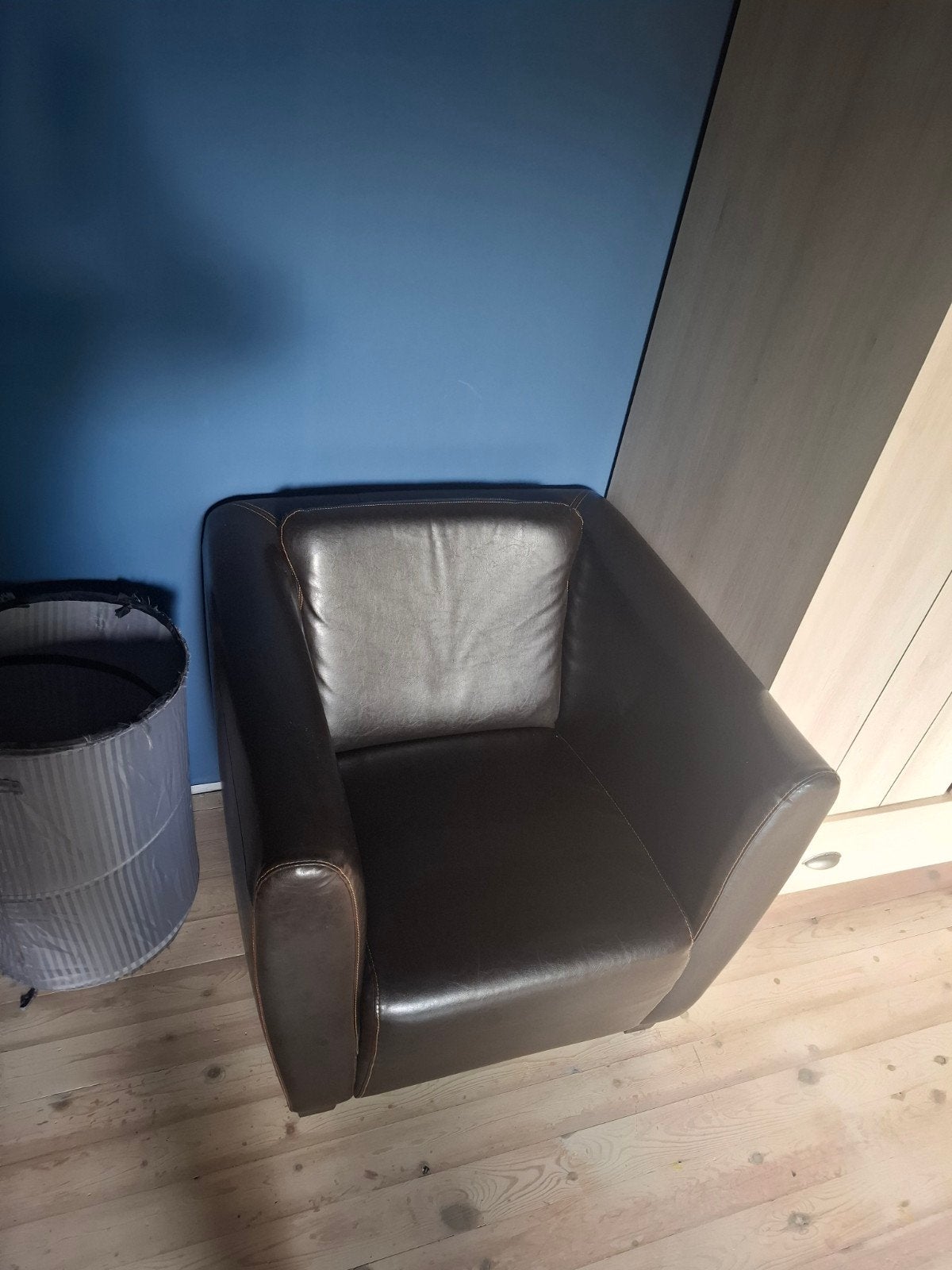 GRATIS!!!! Donkerbruine leren fauteuil, Ophalen, Gebruikt, 75 tot 100 cm, Klassiek, Modern