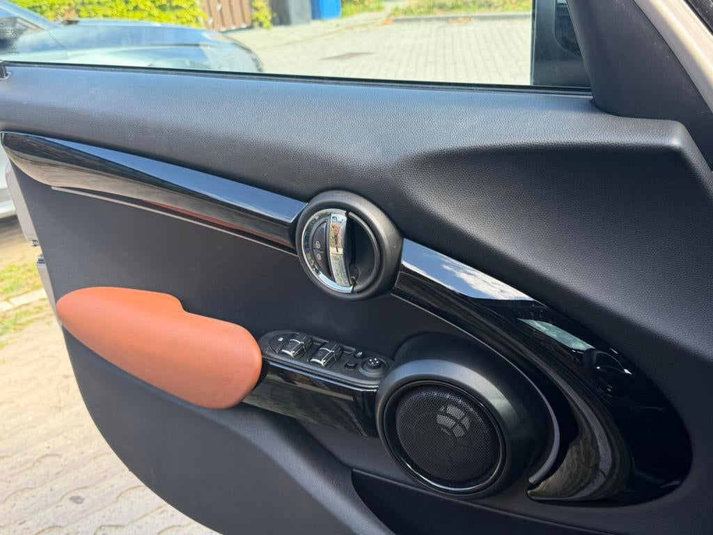 Mini 5-deurs (f55) 1.5 136pk Aut 2023 Grijs, Auto's, Mini, Euro 5, 136 pk, 4 cilinders, Parkeerassistent