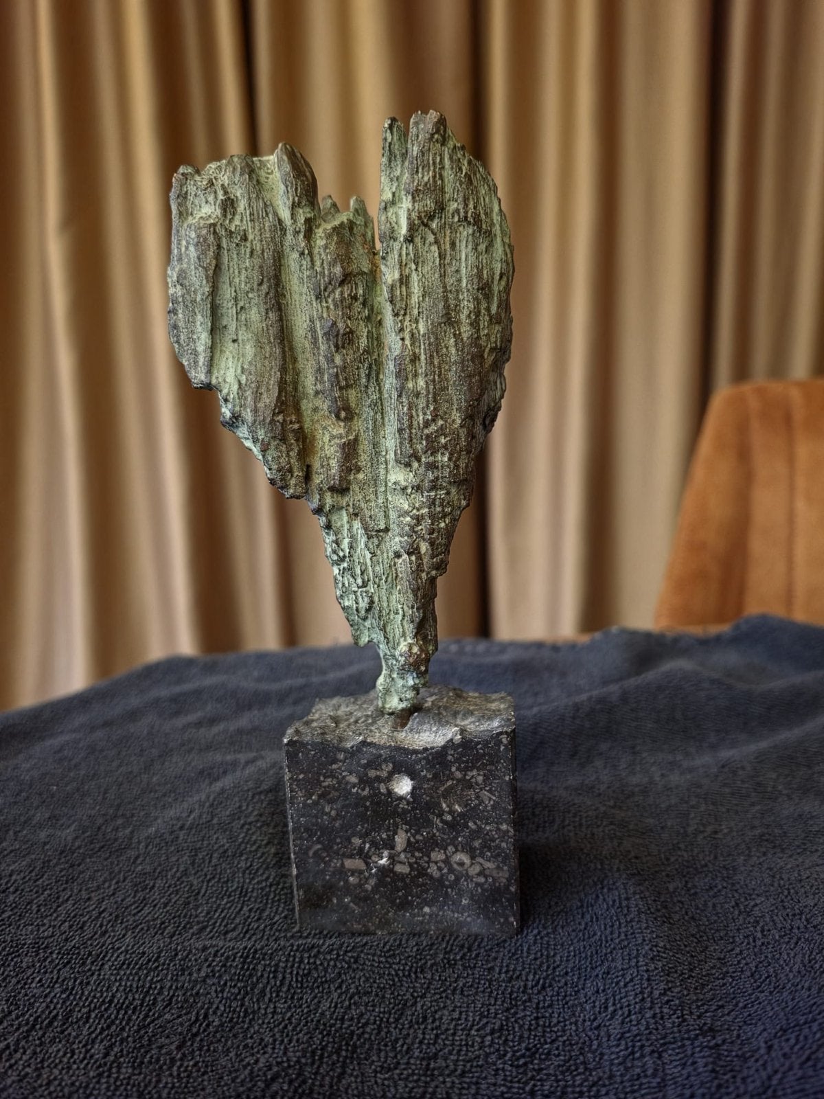 Abstracte bronzen sculptuur op marmeren sokkel, Antiek en Kunst, Ophalen of Verzenden, 20 - 50 cm, Beeld, Abstract