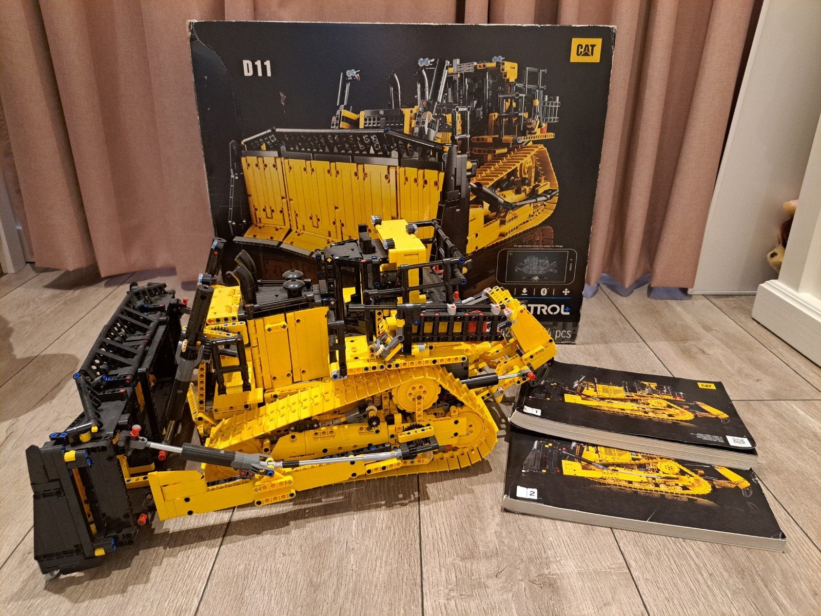 Lego Technic CAT D11 Bulldozer (42131) met doos en boekjes, Ophalen of Verzenden, Zo goed als nieuw