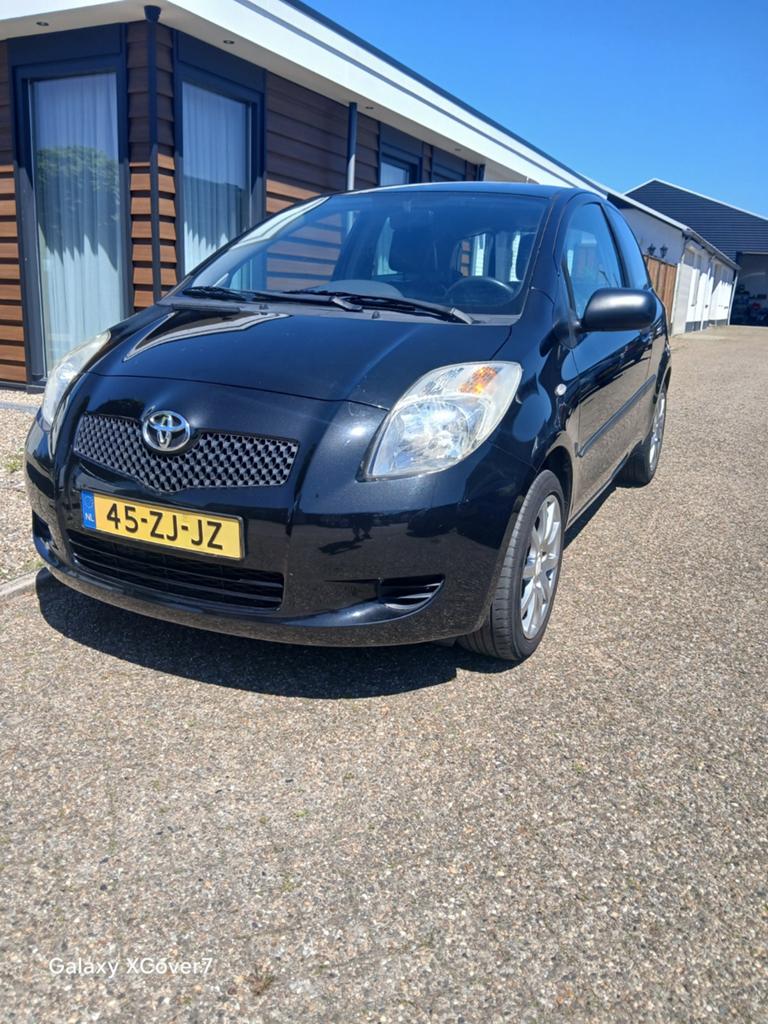 Toyota Yaris 1.0 12V Vvt-i 3DR Spirit 2008 Zwart Lederen Bek, Auto's, Toyota, Voorwielaandrijving, 527 kg, 40 €/maand, 750 kg