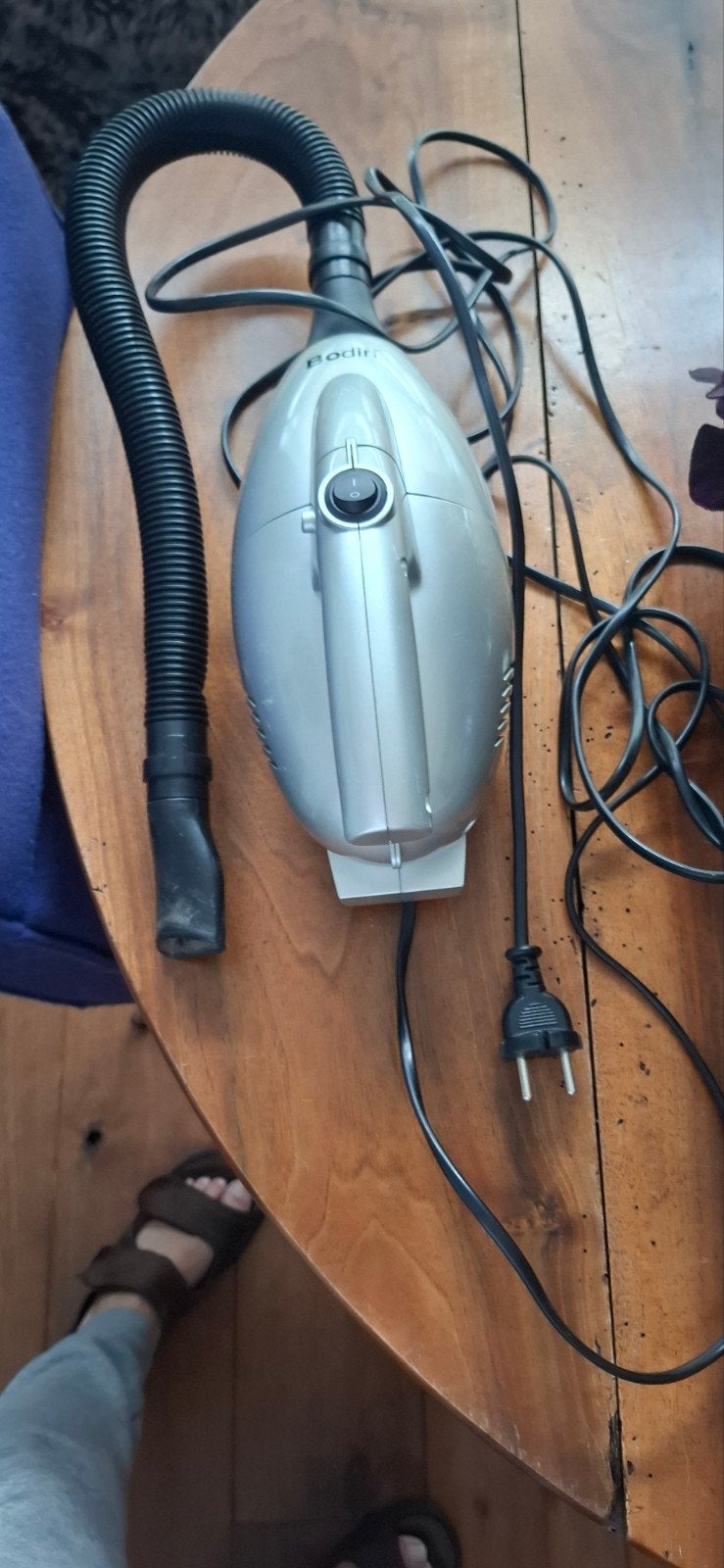 Handstofzuiger 220V voor caravan of camper, Ophalen, Gebruikt, Kruimeldief, Reservoir