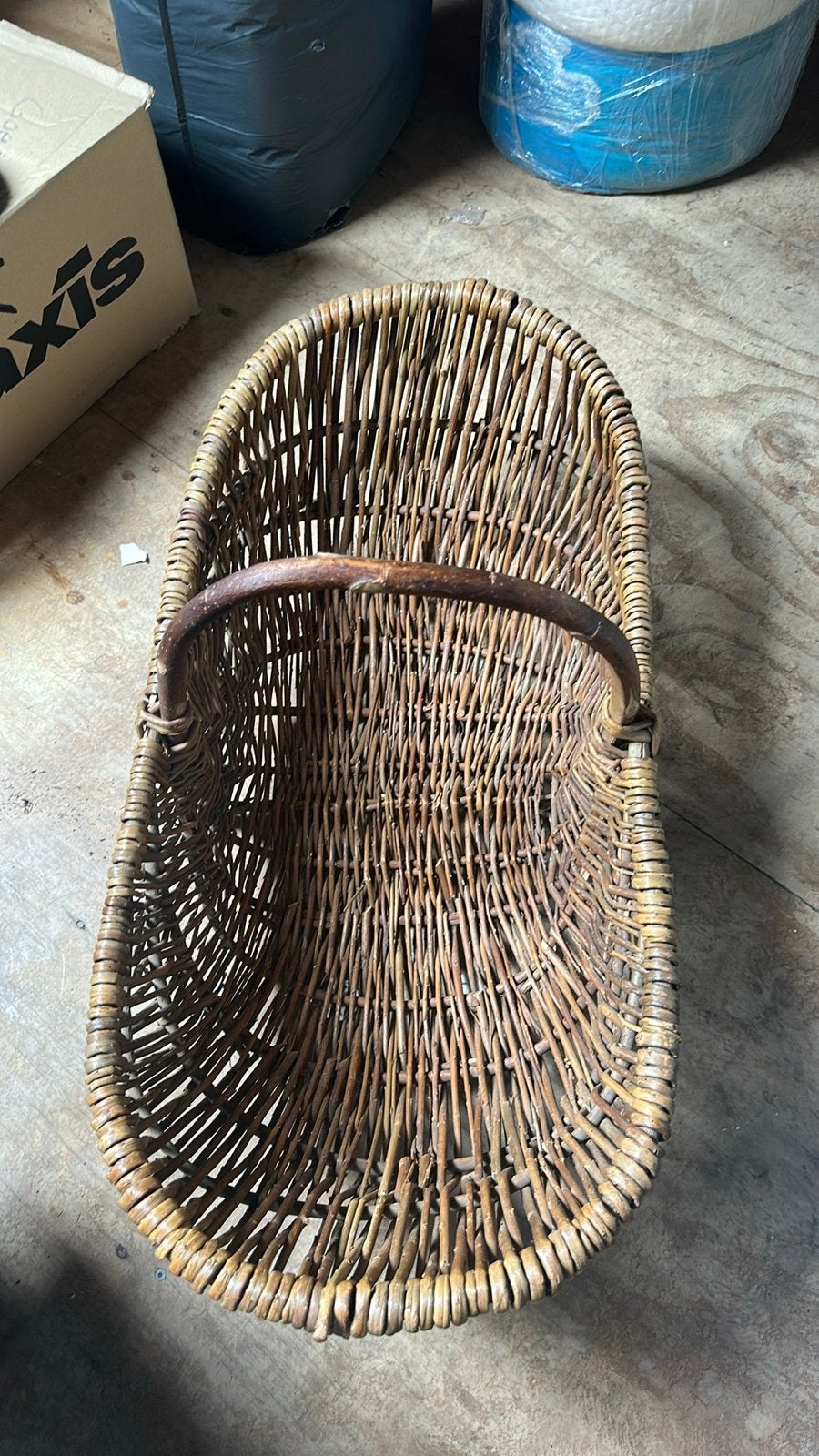 Vintage rieten mand met handvat, Ophalen