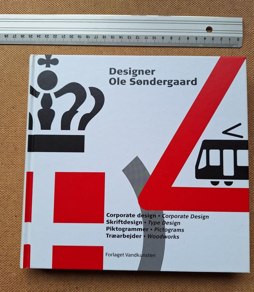 Designer Ole Søndergaard - corporate, type, picto, hout, Boeken, Ophalen of Verzenden, Overige onderwerpen