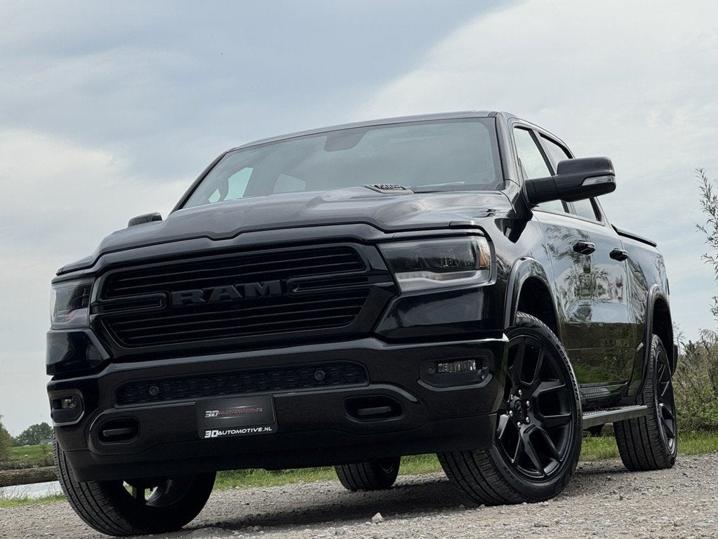 Dodge RAM 1500 LARAMIE NIGHT 5.7L V8, LAGE BIJTELLING, PANO,, Auto's, Automaat, Gebruikt, 5654 cc, 2461 kg