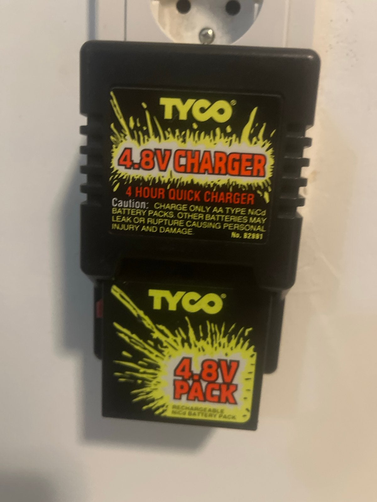 Vintage Tyco 4.8V Snellader en NiCd-accupak, Gebruikt, Onderdeel, Overige schalen, Overige typen