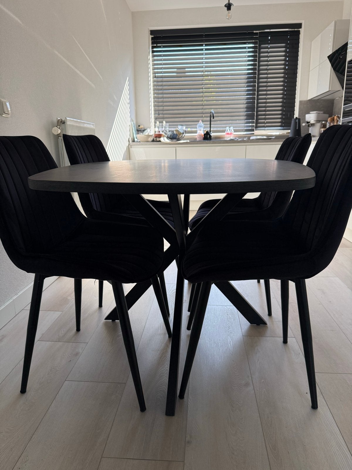 Moderne eettafel met 4 stoelen - Zo goed als nieuw, Huis en Inrichting, 100 tot 150 cm, Zo goed als nieuw, Vier personen, Rechthoekig