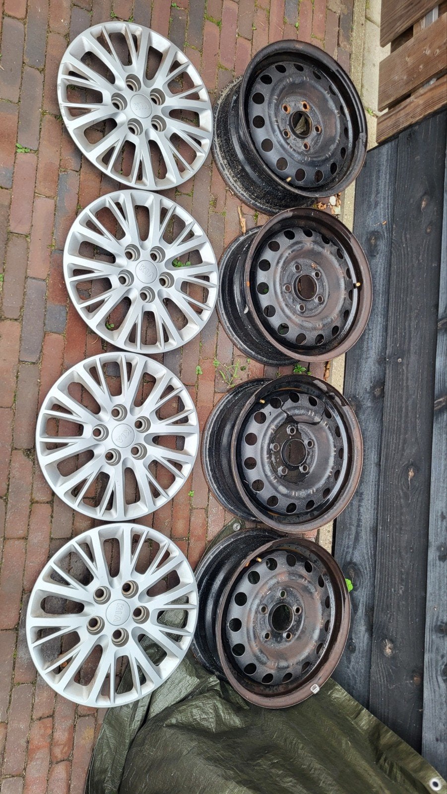 Set van 4 wieldoppen en 4 stalen velgen kia cee'd kia / ceed, Ophalen
