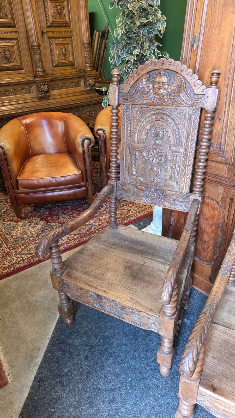2 vroeg antieke armstoelen, Ophalen