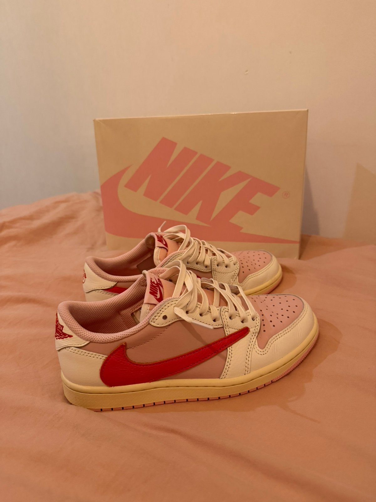 Jordan 1 travis scott, Ophalen of Verzenden, Zo goed als nieuw
