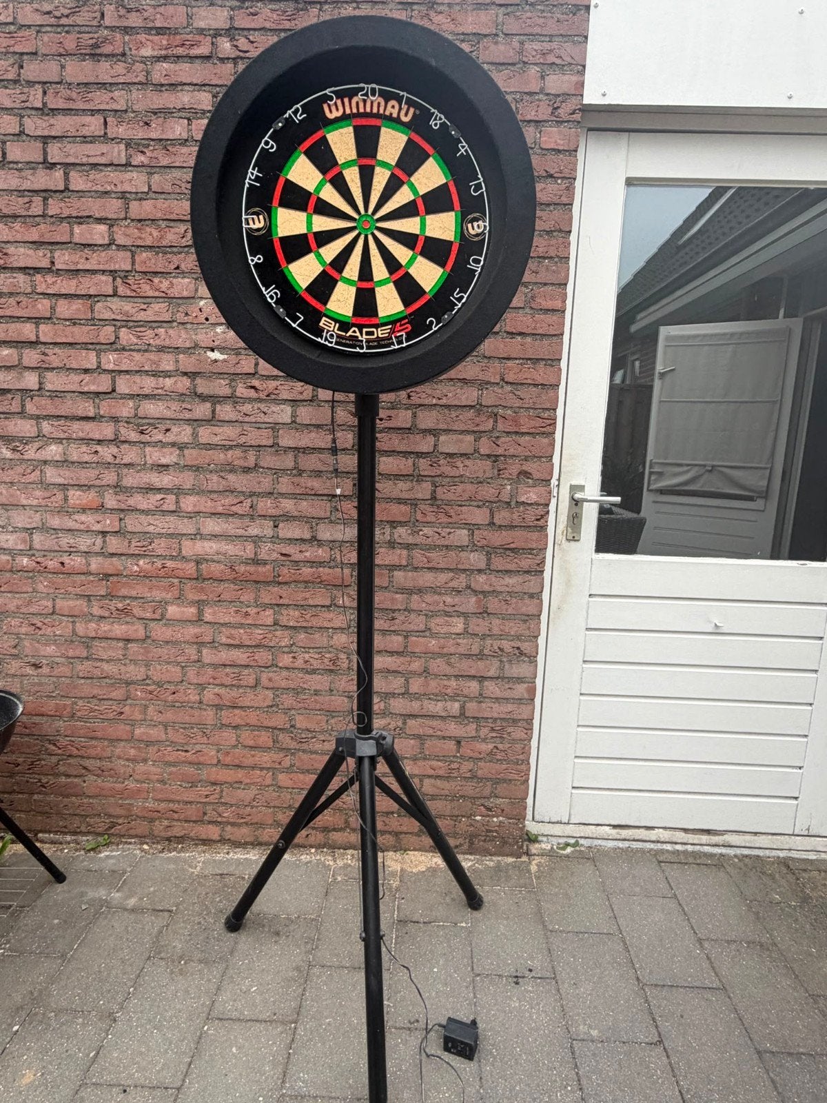 Winmau Blade 5 Dartbord met standaard en verlichting, Ophalen, Zo goed als nieuw, Dartbord