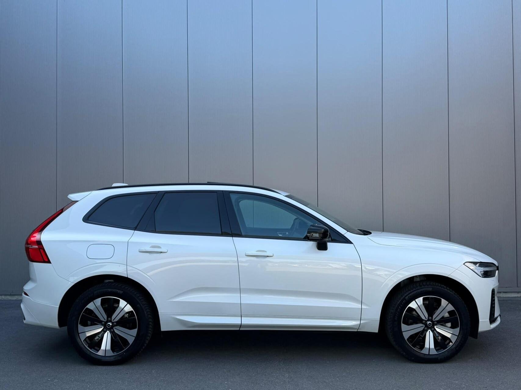 Volvo XC60 2.0 T6 Plug-in hybrid AWD Plus Dark Panorama|H/K, Automaat, Dealer onderhouden, Gebruikt, 2063 kg