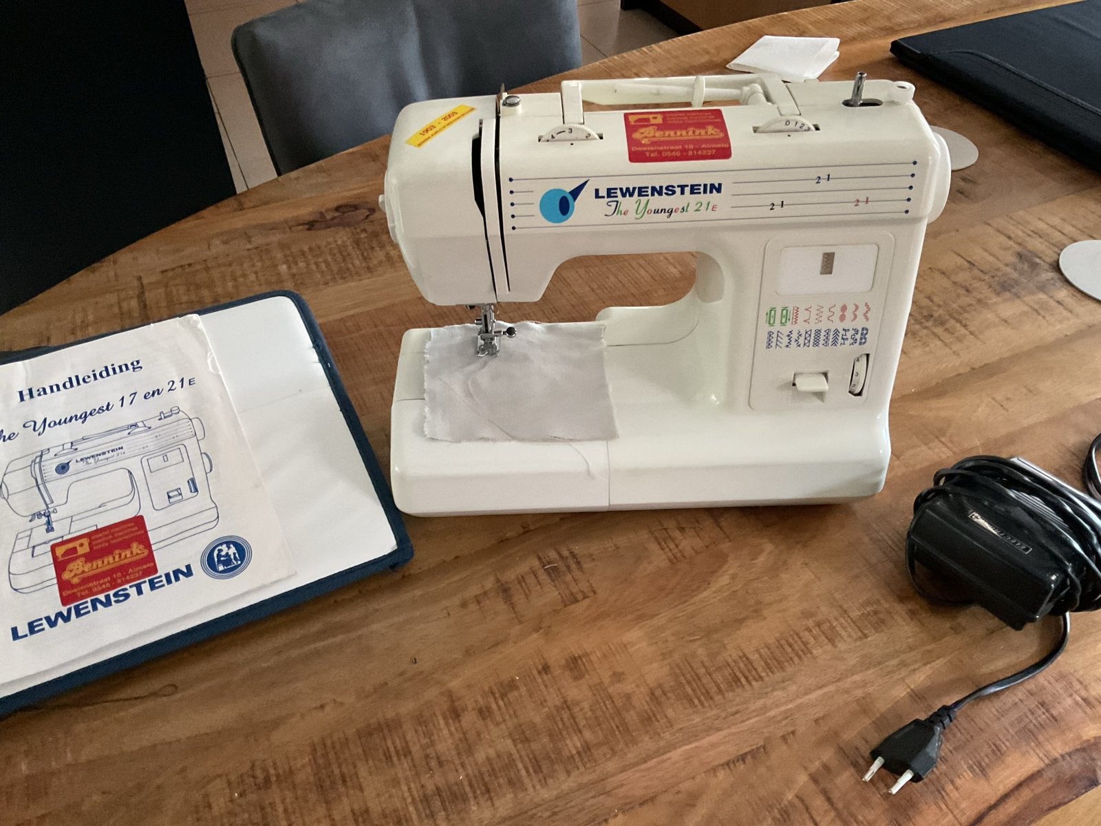 Lewenstein naaimachine met handleiding en beschermhoes, Hobby en Vrije tijd, Naaimachines en Toebehoren, Ophalen, Gebruikt, Naaimachine