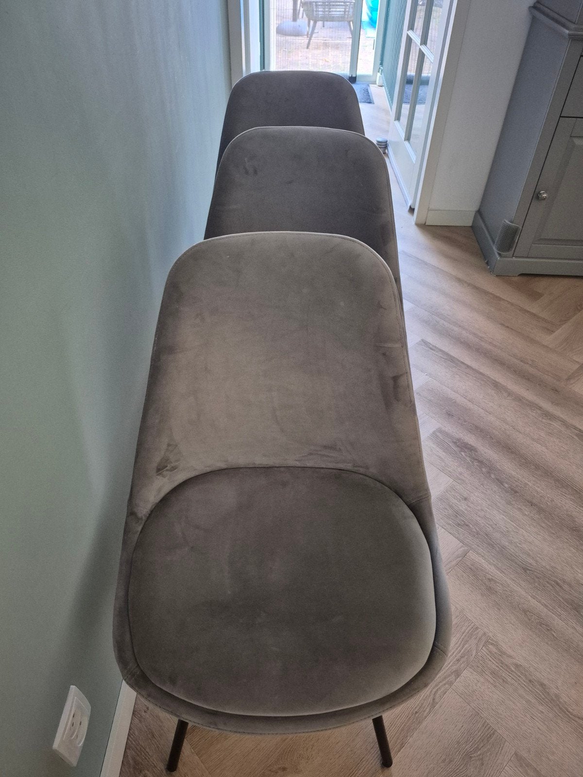 4 velvet eetkamerstoelen grijs, Ophalen, Zo goed als nieuw, Minder dan 75 cm, Minder dan 150 cm