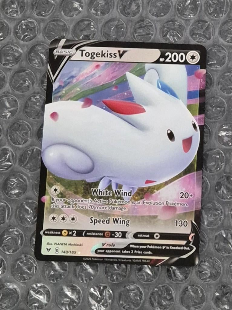 Togekiss V 140/185 Vivid Voltage Sword & Shield Ultra Rare, Ophalen of Verzenden, Zo goed als nieuw, Losse kaart, Foil