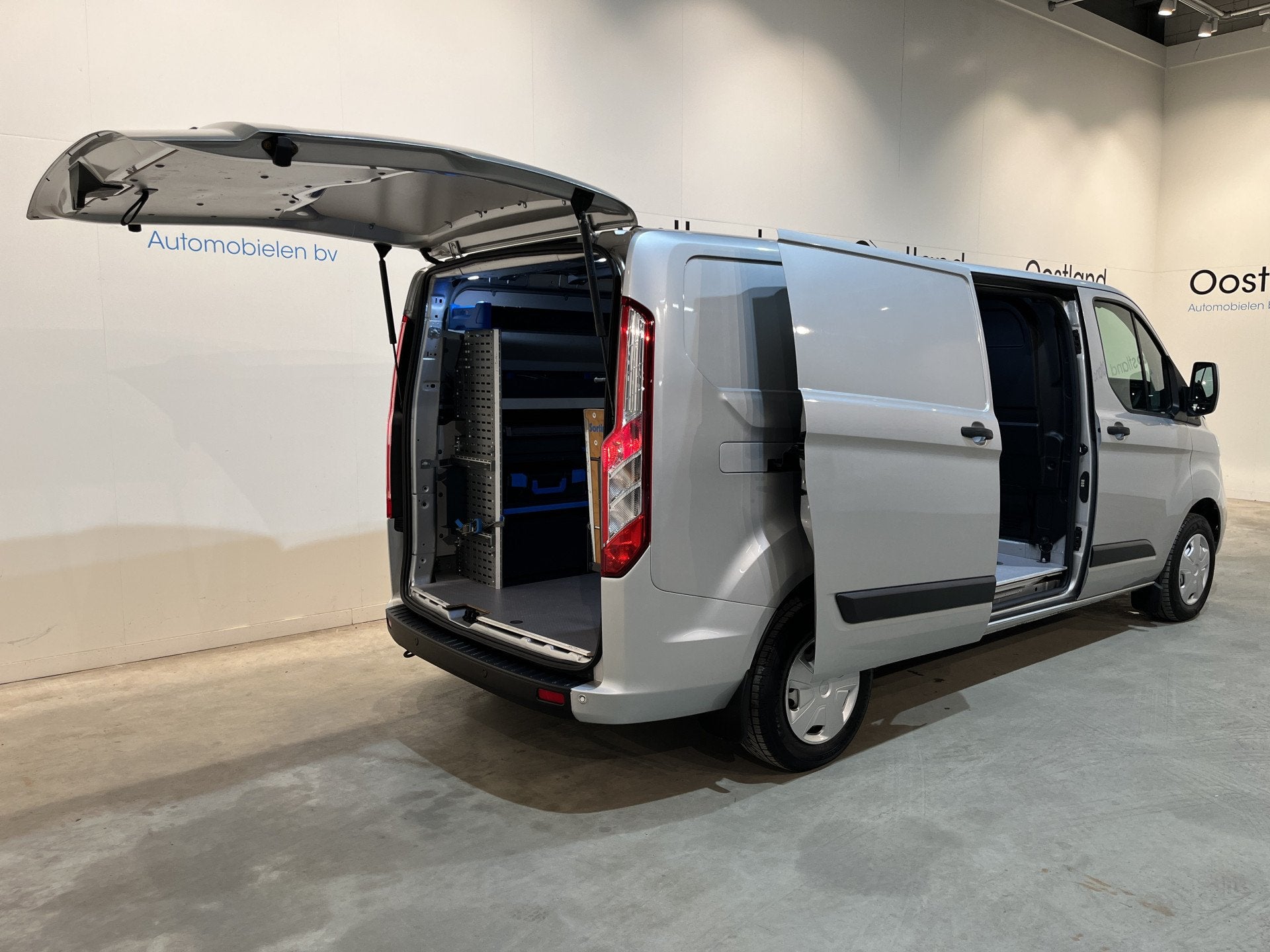 Ford Transit Custom 300 2.0 TDCI L2H1 Trend 130 PK / Service, Auto's, Voorwielaandrijving, Stof, 4 cilinders, Met garantie (alle)