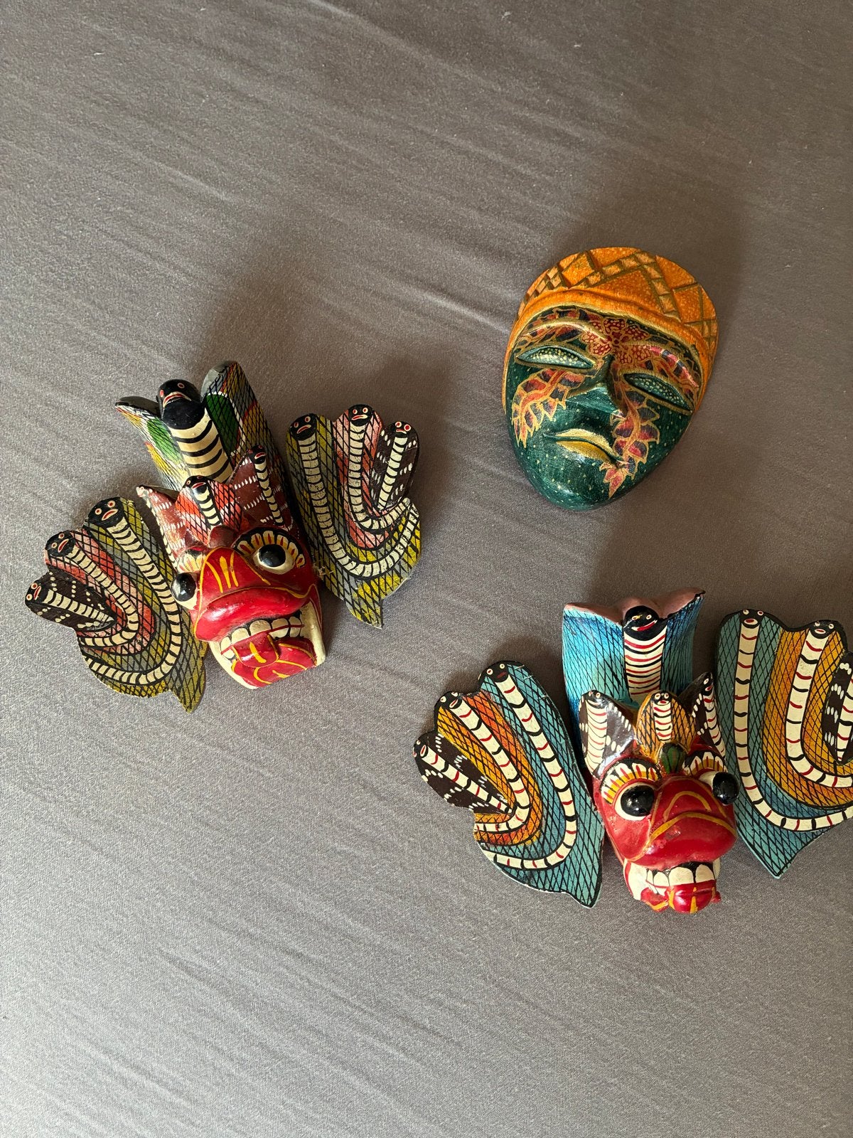 Set van 3 handgesneden houten maskers uit Indonesië, Hout, Masker, Handgemaakt, Ophalen of Verzenden