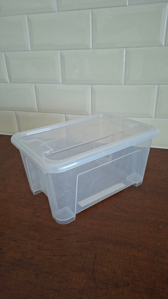 Ikea SAMLA bak met deksel, transparant 5L, Doe-het-zelf en Verbouw, Kratten en Dozen, Ophalen, Gebruikt, Minder dan 50 cm, Minder dan 40 cm