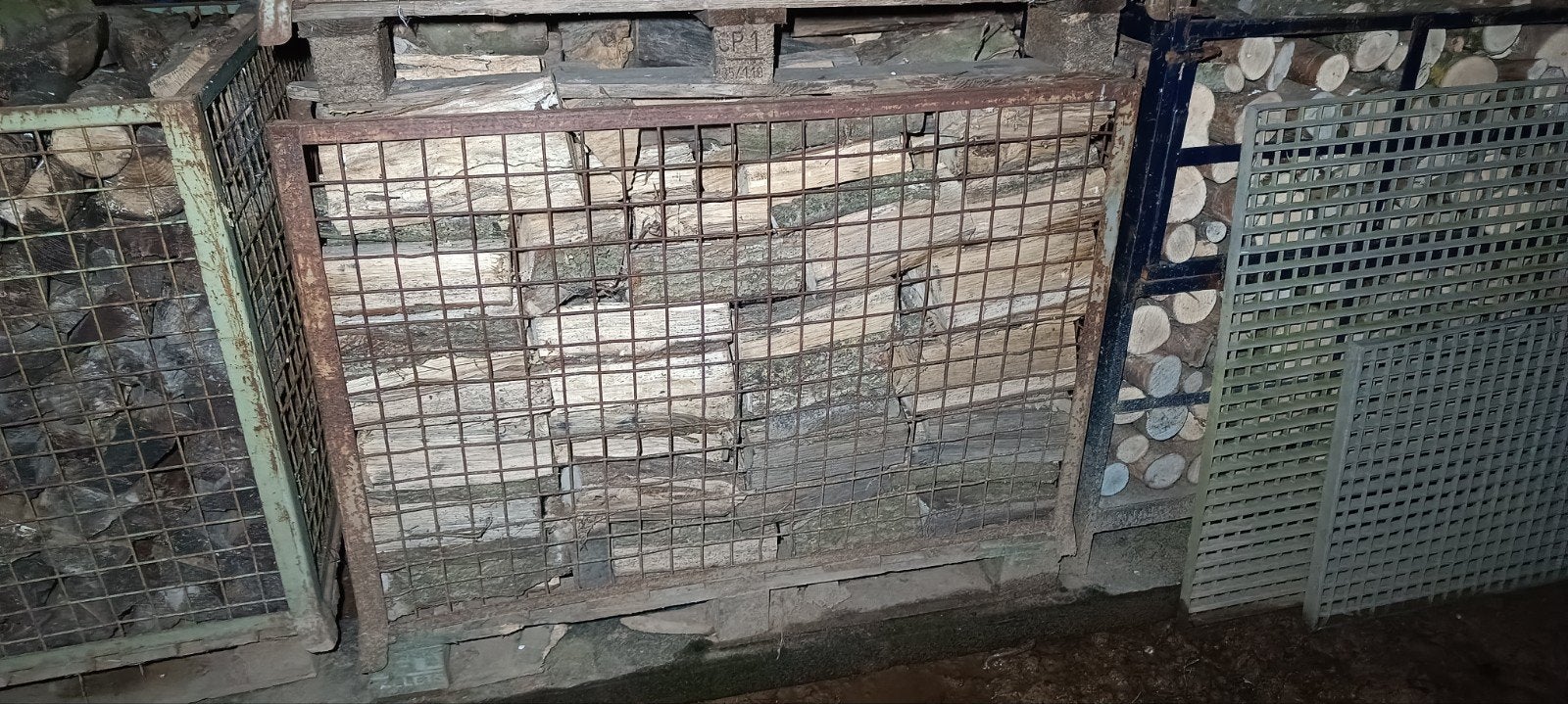 Haardhout, Ophalen, Hout