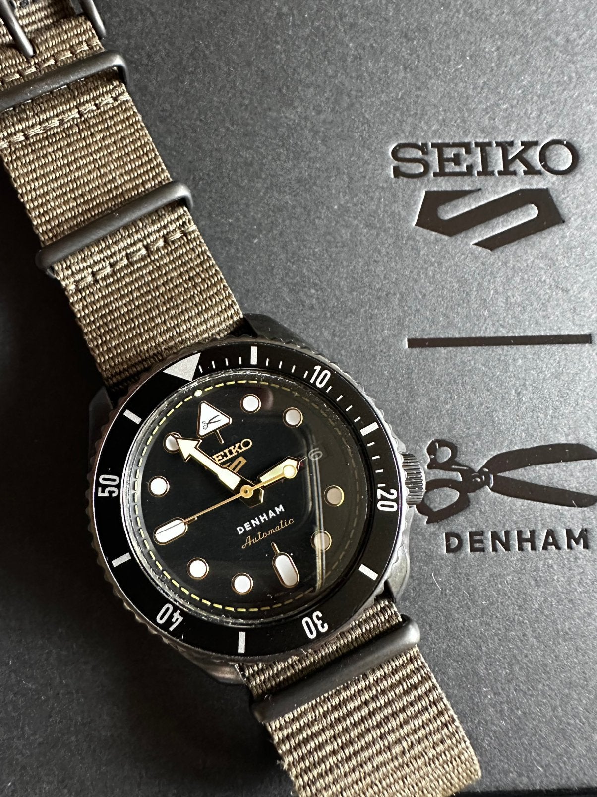 Seiko 5 sports Denham Special Edition (nr0970/2000) zgan, Sieraden, Tassen en Uiterlijk, Ophalen of Verzenden, Zo goed als nieuw