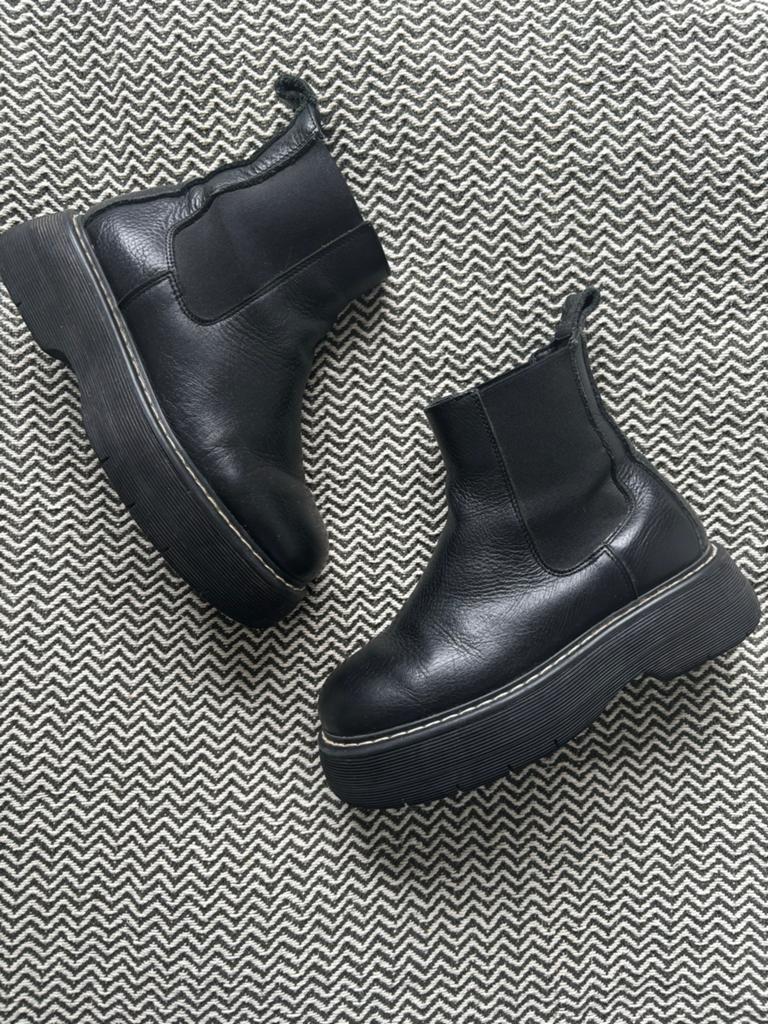 Free Monday chunky boots, perfect voor festivals, maat 36, Ophalen of Verzenden, Zo goed als nieuw, Zwart, Lage of Enkellaarzen