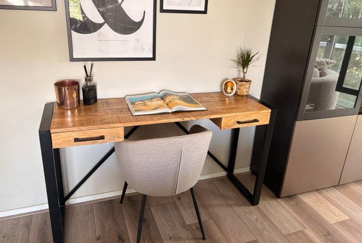 Industrieel Mango houten side table, Huis en Inrichting, Bureaus, Zo goed als nieuw, Ophalen