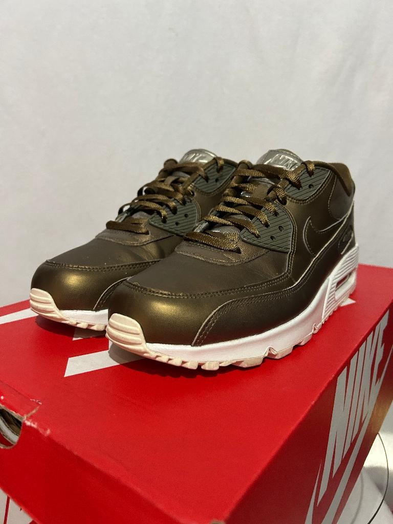 NIEUW! Maat 40 - Nike Air Max 90 Premium Metallic Field, Kleding | Dames, Schoenen, Overige kleuren, Verzenden, Nike, Nieuw