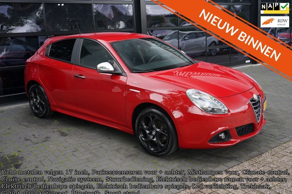 Alfa Romeo Giulietta 1.4 Turbo MultiAir, Clima, Navi, CC, Le, Auto's, Alfa Romeo, Dealer onderhouden, 4 cilinders, Alcantara, Origineel Nederlands