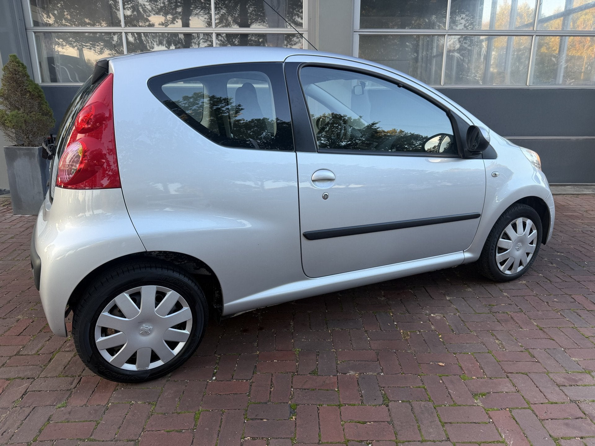 Peugeot 107 1.0-12V XS Automaat Bj 2006 Km 94.000 Nap 2e eig, Dealer onderhouden, Stof, Gebruikt, 68 pk