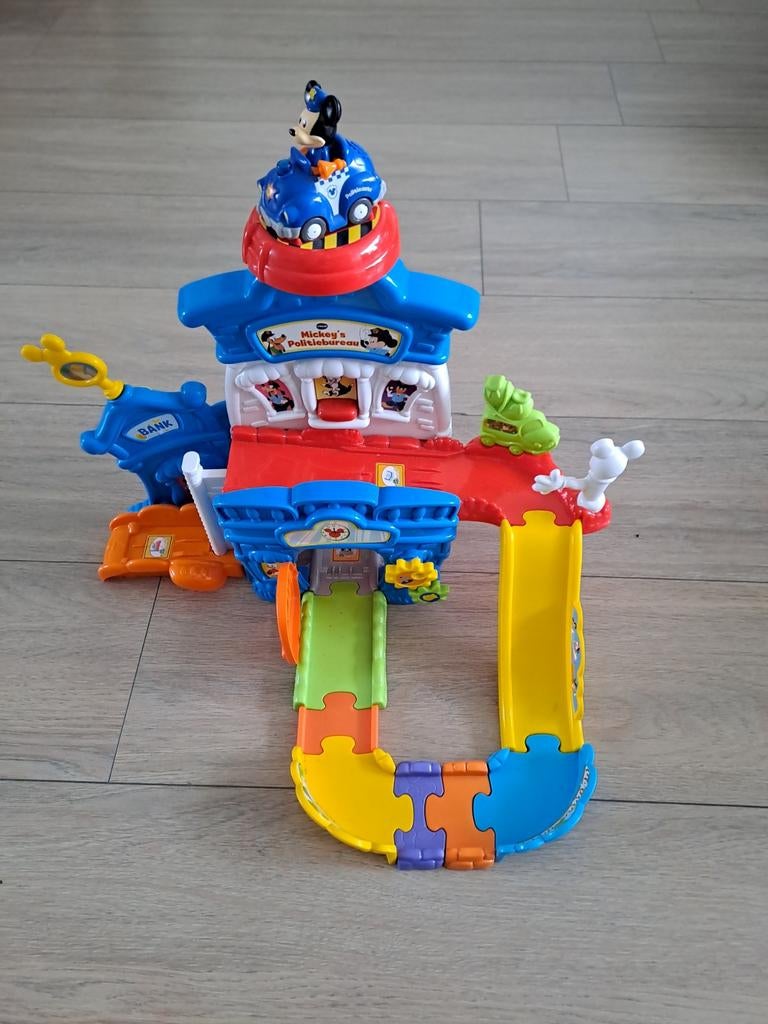 2 sets Toet toet auto Mickey treinstation en politiebureau, Ophalen, 2 tot 4 jaar