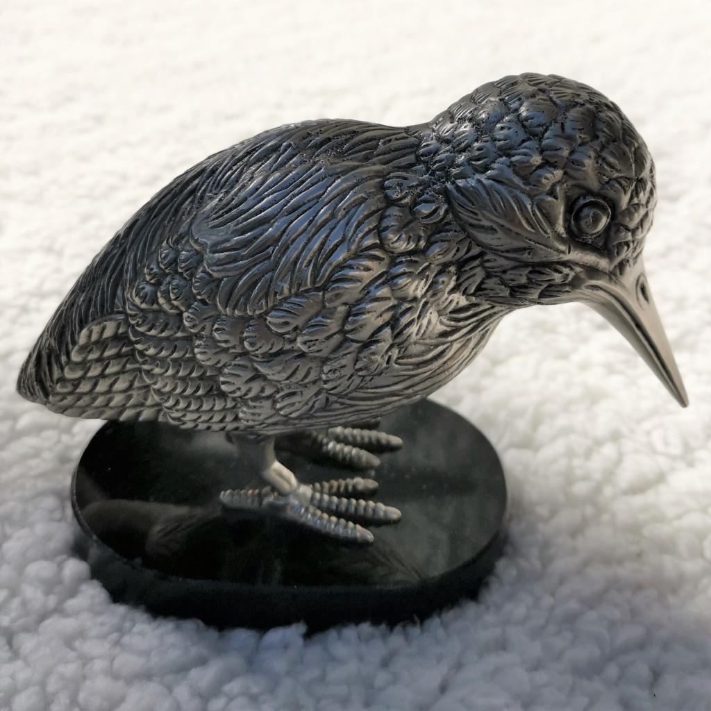 Div. Vogels: IJsvogel op granieten sokkel